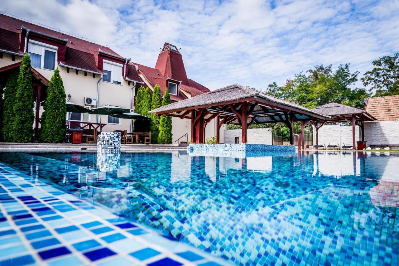 Liza Aqua & Conference Hotel Lajosmizse Ngoại thất bức ảnh