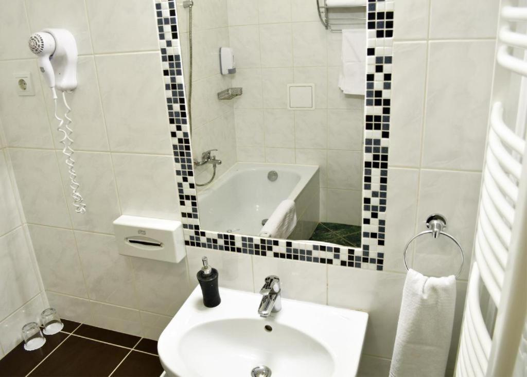 Liza Aqua & Conference Hotel Lajosmizse Ngoại thất bức ảnh